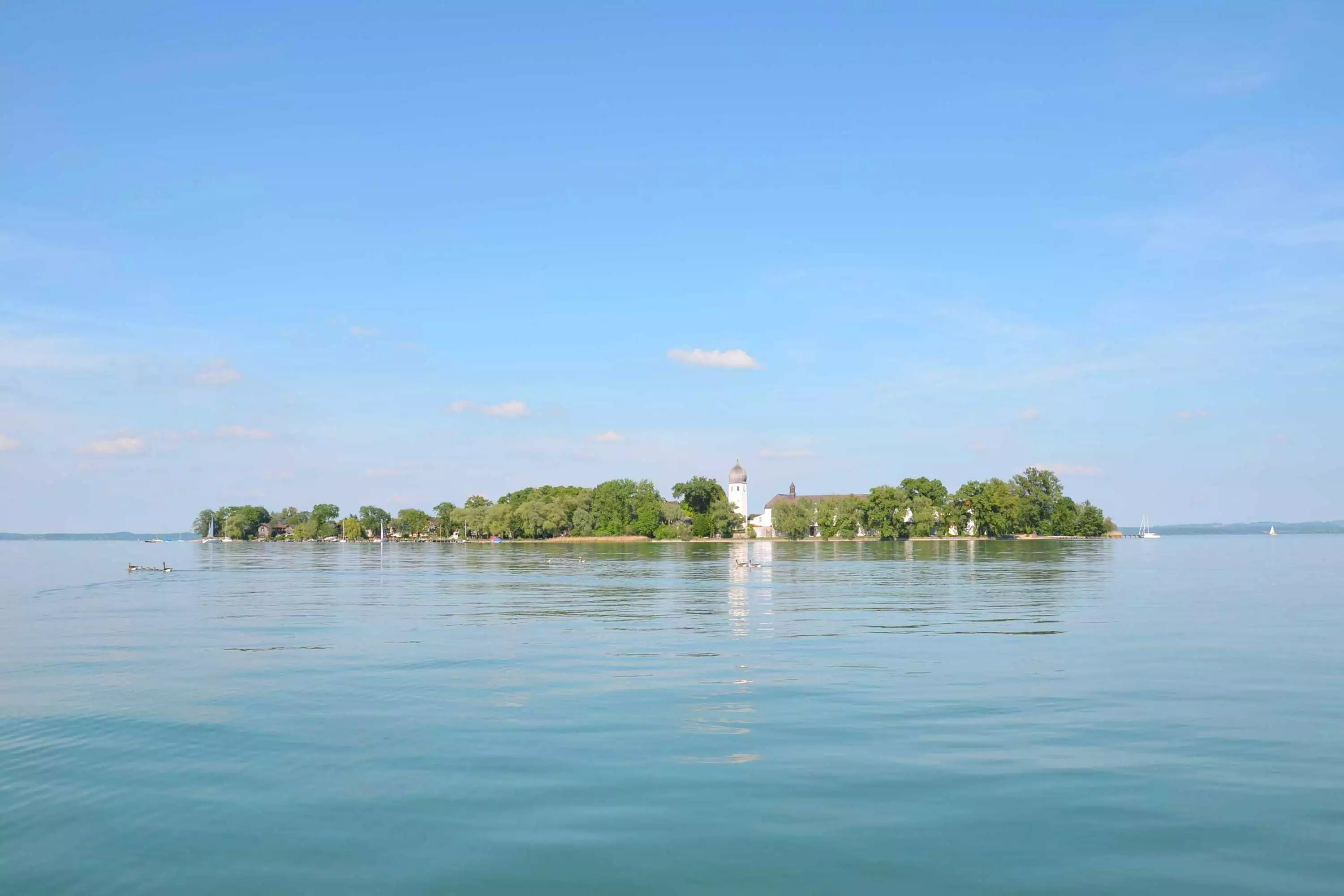 Ausflugsziel Fraueninsel Kloster im Chiemsee mit Schifffahrt erreichen