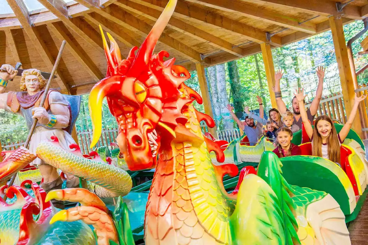 Drachenbahn im Erlebnispark Ruhpolding Freizeitpark Ruhpolding Märchenpark Spiel und Spaß für die ganze Familie