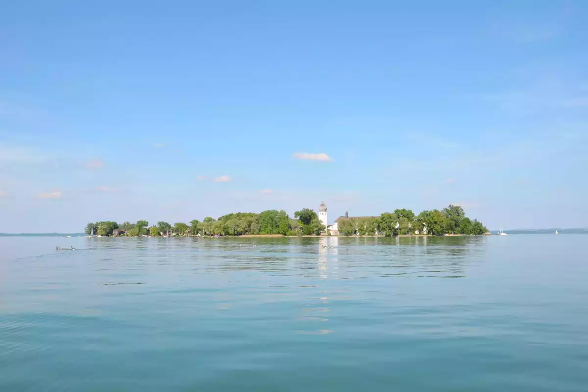 Spaziergang über die Fraueninsel Kloster Fraueninsel Kultur Kirche Insel-Dorf im Chiemsee Töpferwerkstatt Fischerei
