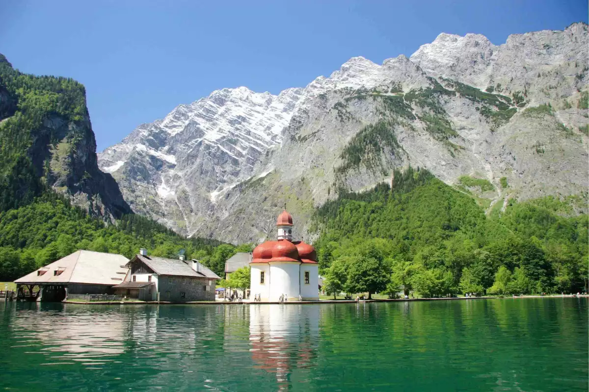 Schifffahrt am Königssee Ausflugsort St. Bartholomä am Königssee in Oberbayern