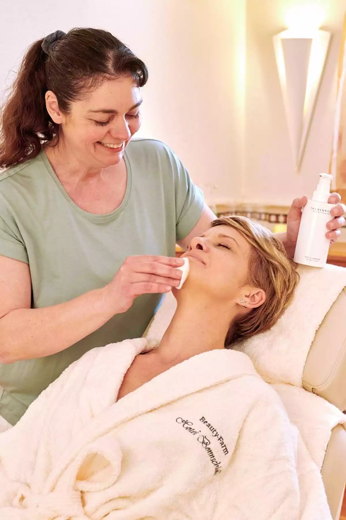 Wohlfühlen mit Kosmetik im Hotel Bonnschlössl Bernau am Chiemsee