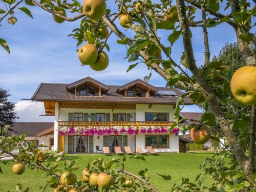 Chiemsee Hauszeit Ferienwohnungen